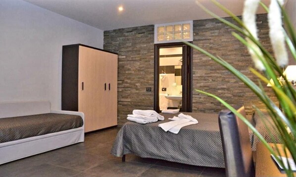Quadruple Room, Balcony | Bathroom