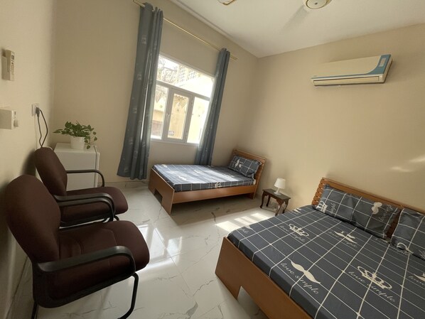 1 bedroom, bed sheets