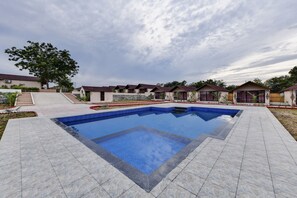 Piscine extérieure