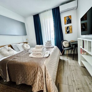 3 bedrooms, in-room safe, desk, iron/ironing board - Spacious two levels beach & city close apartment with art touch (Krk)