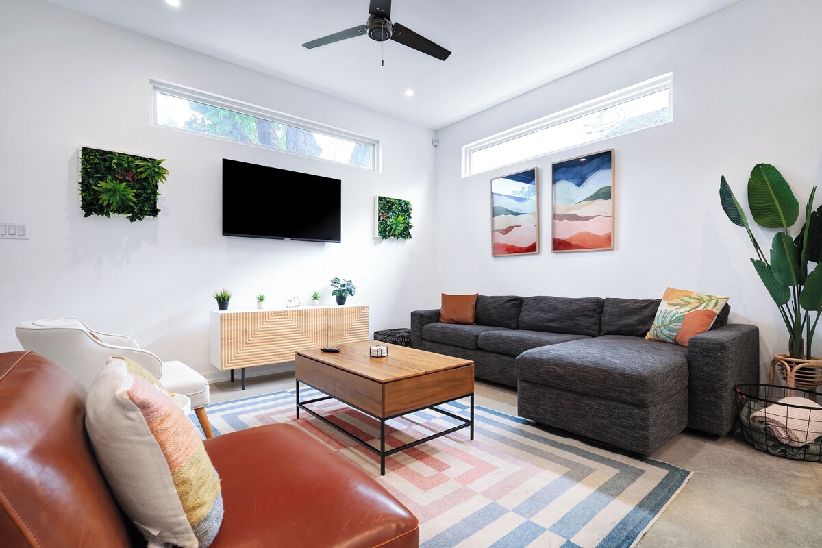 Modern SA Home Nr DT + River Walk + Alamo | WiFi