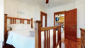 5 bedrooms, free WiFi, bed sheets - Sunshine Daydream by Bayley Vacation Rentals (Old Orchard Beach)