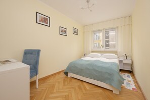 公寓, 2 间卧室, 双浴室 | 2 多间卧室、办公桌、笔记本电脑工作区、床单