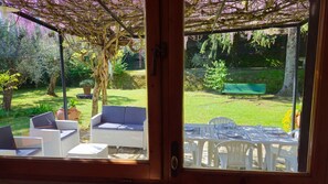 Outdoor dining - Stunning private villa for 7 guests with WIFI, private pool, TV and veranda (Cetona)