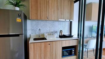 Fridge, microwave, stovetop, electric kettle