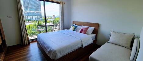 1 bedroom, desk, free WiFi, bed sheets
