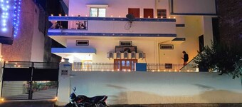 Neehan Homestay - 1.5 kms from river Ganges