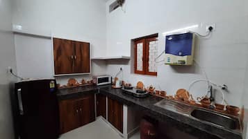 Fridge, microwave, stovetop, electric kettle