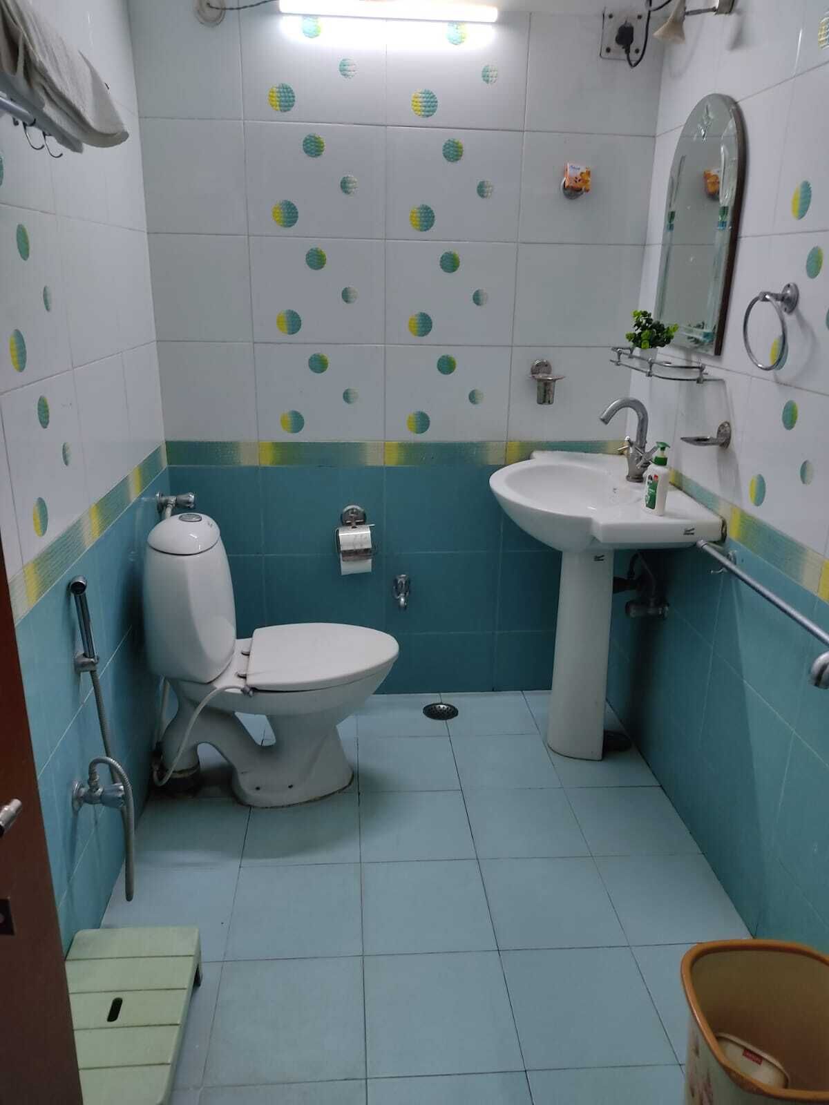 提供毛巾、番梘、洗頭水、廁紙