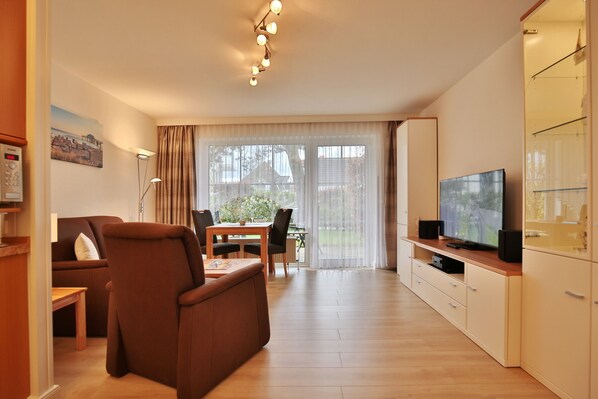 Fernseher, Stereoanlage