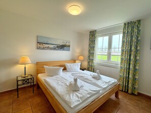 1 bedroom, desk, free WiFi, bed sheets