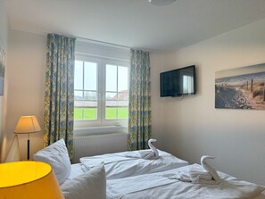 1 bedroom, desk, free WiFi, bed sheets