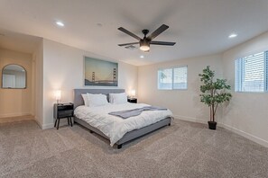 4 Schlafzimmer, Schreibtisch, Bügeleisen/Bügelbrett, Reisekinderbett