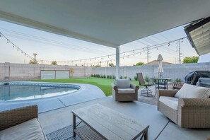 Outdoor dining - Papago Haven, Private Oasis in Old Town (Scottsdale)