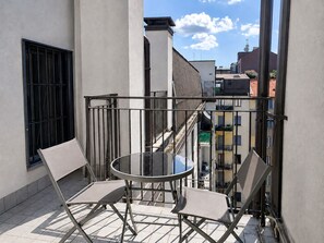 Outdoor dining - Big Skyview Goldoni [Duomo-M4 Lin Airport] (Milan)