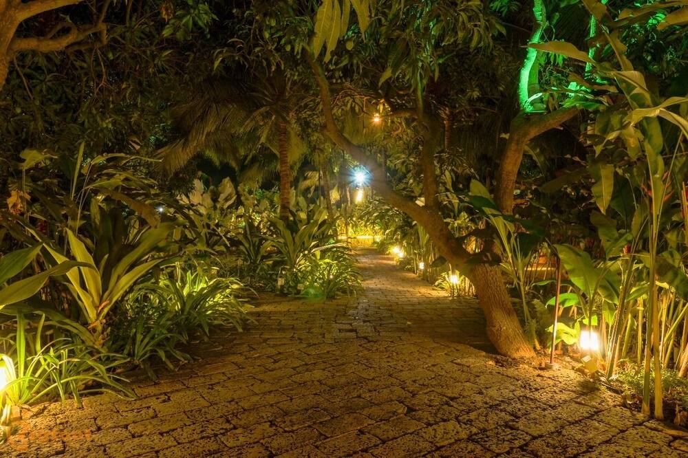 Jomo Resort
