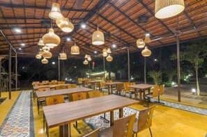 Dining - Jomo Resort (Alibag)