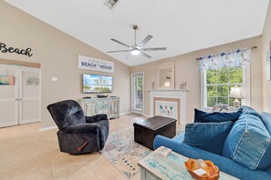 TV - Affordable Condo Near Ball Tournament Field with Pool (Gulf Shores)