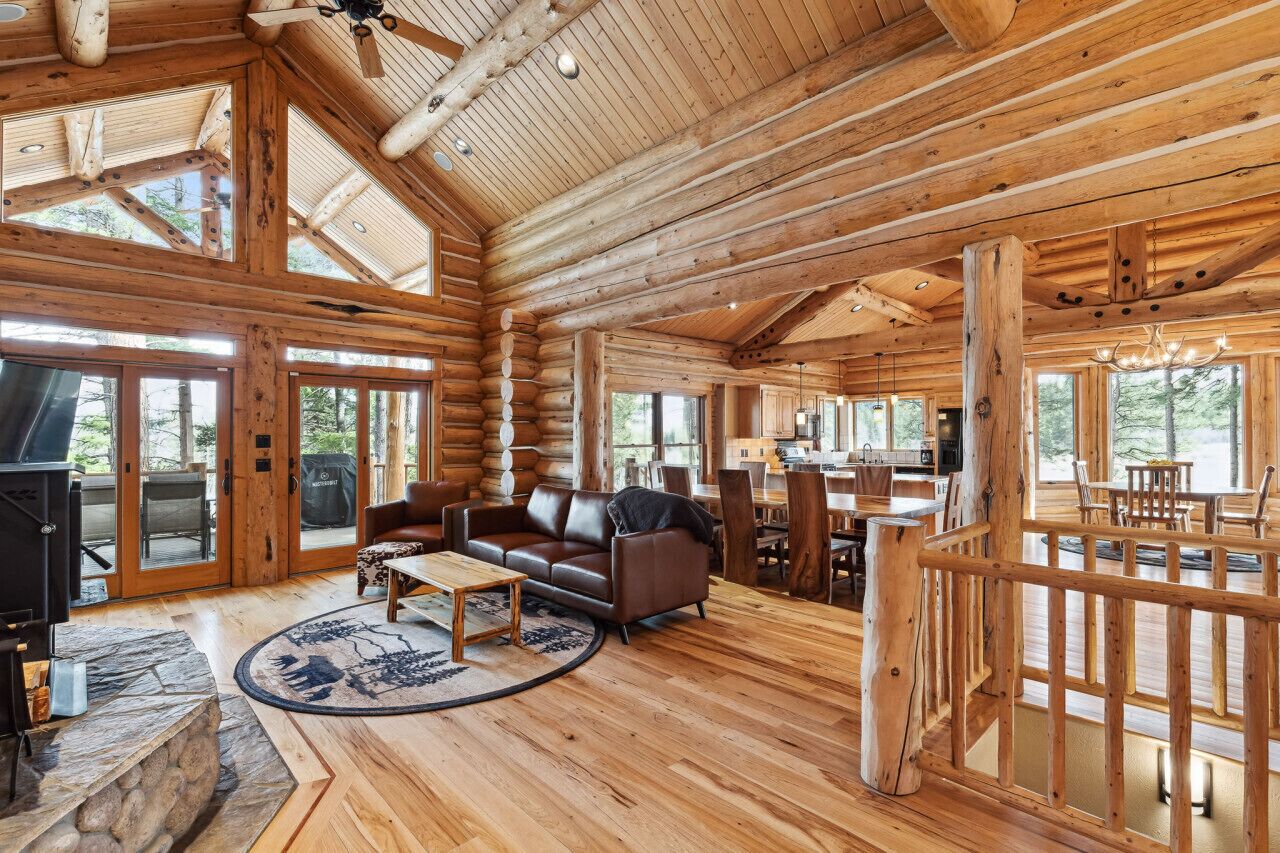 Smart TV, chimenea y estéreo 