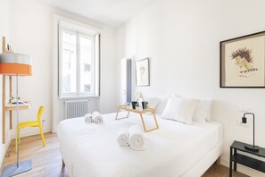 1 bedroom, iron/ironing board, WiFi, bed sheets - Easylife-Bright apartment in the GaribaldiFS area (Milano)