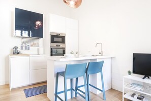 Fridge, microwave, oven, stovetop - Easylife-Bright apartment in the GaribaldiFS area (Milano)