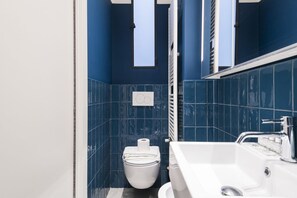 Shower, hair dryer, bidet, towels - Easylife-Bright apartment in the GaribaldiFS area (Milano)