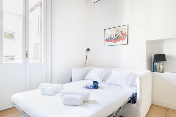 1 bedroom, iron/ironing board, WiFi, bed sheets - Easylife-Bright apartment in the GaribaldiFS area (Milano)