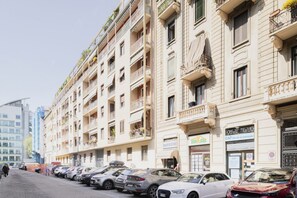 Exterior - Easylife-Bright apartment in the GaribaldiFS area (Milano)