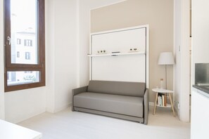 Living area - Easylife - apartment 5 minutes from Centrale FS (Milano)