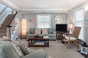 Télévision, cheminée, espaces bureaux