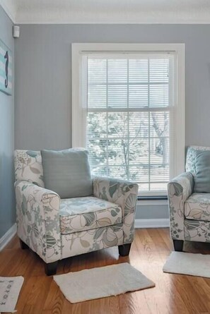 Televisión, chimenea, oficina