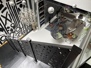 House | Interior - Artsy Retreat - Sleeps 8, Free Parking & Balcony (Caterham)