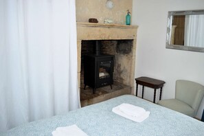 2 bedrooms, travel crib, WiFi, bed sheets
