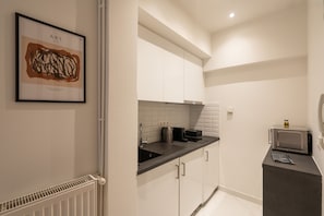 Departamento urbano | Cocina privada | Frigobar, microondas, horno y parrilla de estufa