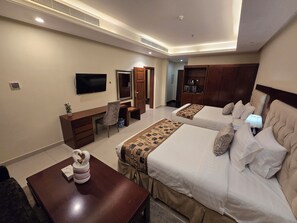 One bedroom apartment | Egyptian cotton sheets, premium bedding, blackout drapes, soundproofing