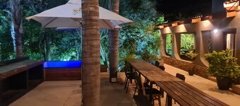 The Captain. Country Stay Near The City. Pet Friendly!