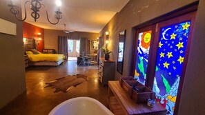 4 bedrooms, iron/ironing board, free WiFi, bed sheets - The Captain. Country Stay Near The City. Pet Friendly! (Pretoria)