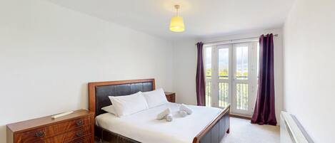 2 Schlafzimmer, Schreibtisch, Bügeleisen/Bügelbrett, WLAN