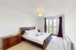 2 Schlafzimmer, Schreibtisch, Bügeleisen/Bügelbrett, WLAN