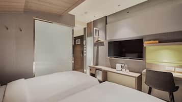 Superior Twin Room, City View | 1 bedroom, laptop workspace, iron/ironing board, free WiFi