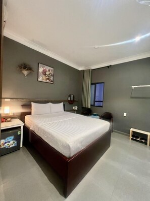 Basic Double Room Single Use | Free minibar items, desk, free WiFi, bed sheets - Hotel Dong Nhu (Ho Chi Minh City)