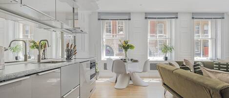 Køleskab, ovn, kogeplade, opvaskemaskine