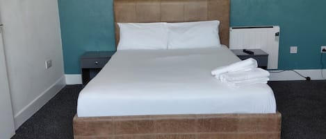 1 bedroom, iron/ironing board, WiFi (free)