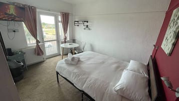1 bedroom, iron/ironing board, free WiFi