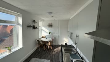 Coffee/tea maker, fridge, microwave, oven