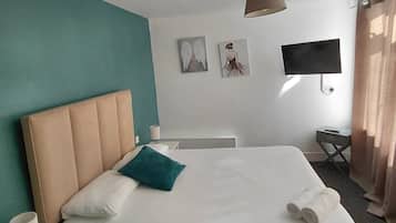 1 bedroom, iron/ironing board, WiFi (free), bed sheets