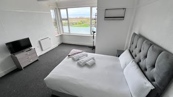 2 slaapkamers, een bureau, een strijkplank/strijkijzer, gratis wifi