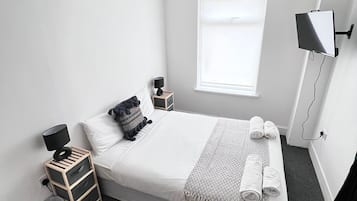 3 bedrooms, desk, iron/ironing board, free WiFi