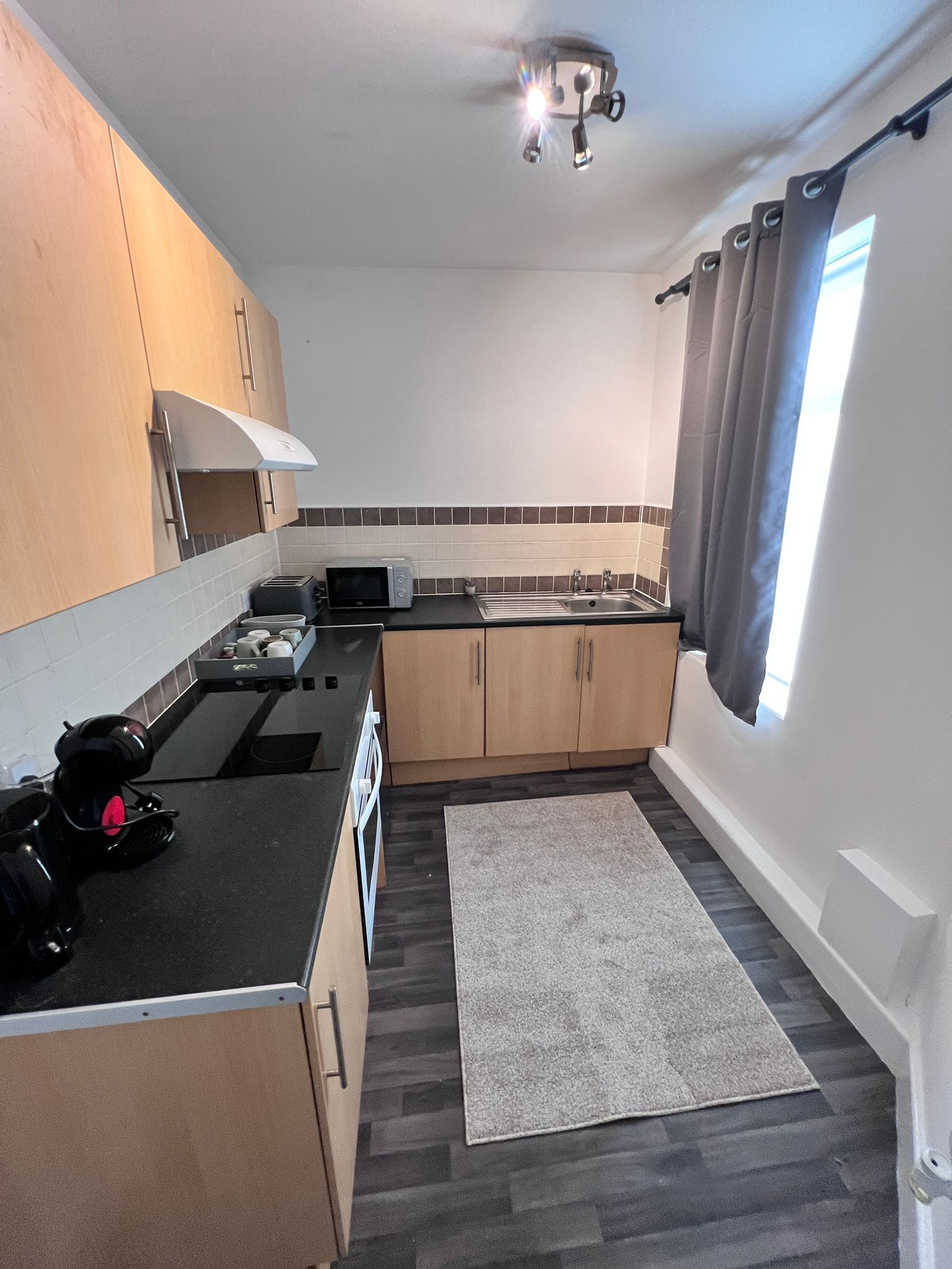 冰箱、微波炉、烤箱、炉灶