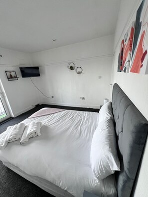 3 chambres, fer et planche à repasser, Wi-Fi gratuit, draps fournis